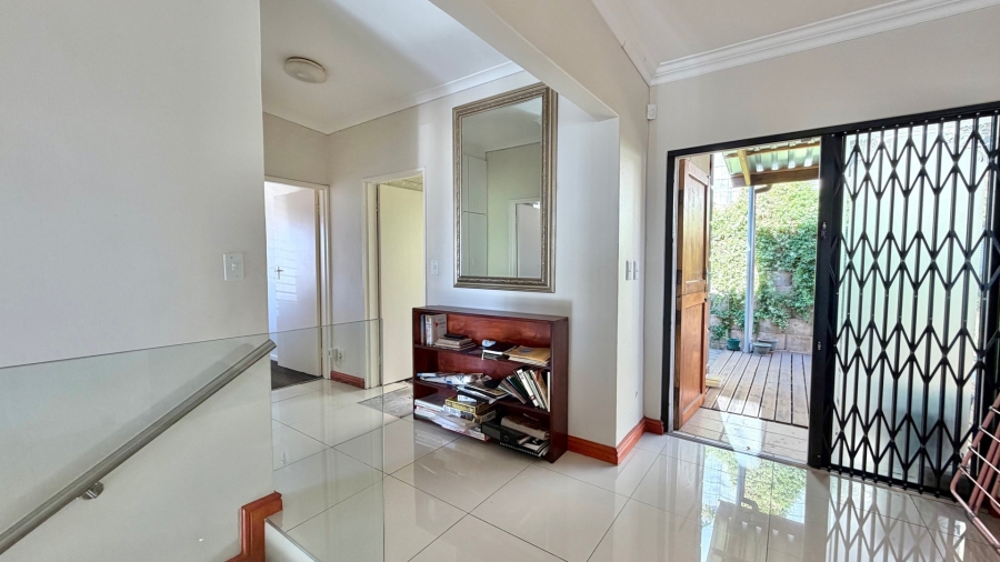 3 Bedroom Property for Sale in Mountainside Western Cape